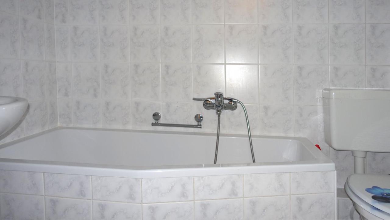 Pirna/dohna, 2 R.-wohnung In Mehrfamilienhaus * Dohna